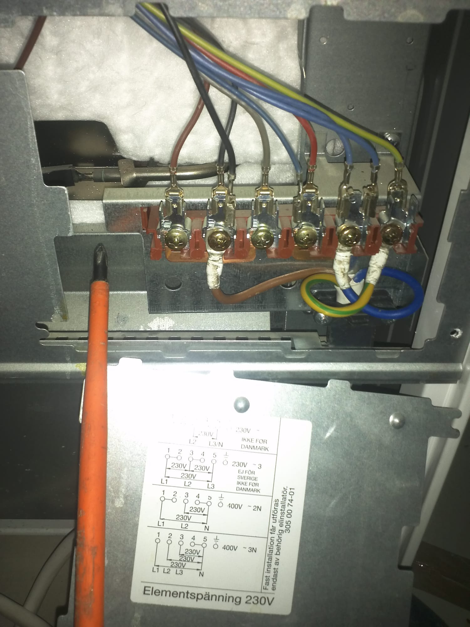Illustration: Herdanschluss und Küchenelektrik